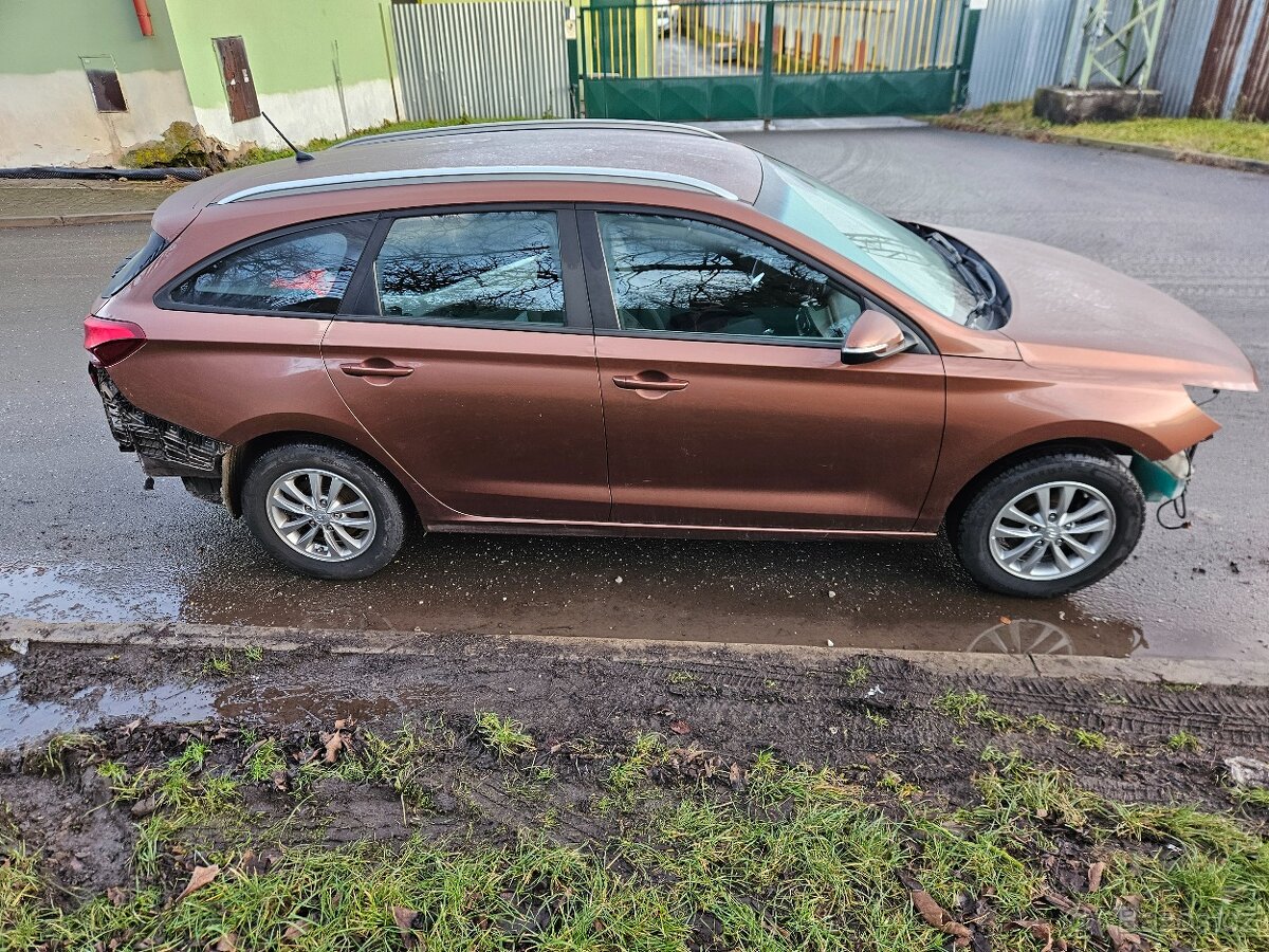 Prodám Hyundai i 30 combi 1.6CRDI 2017 motor D4FB, DPF - 3