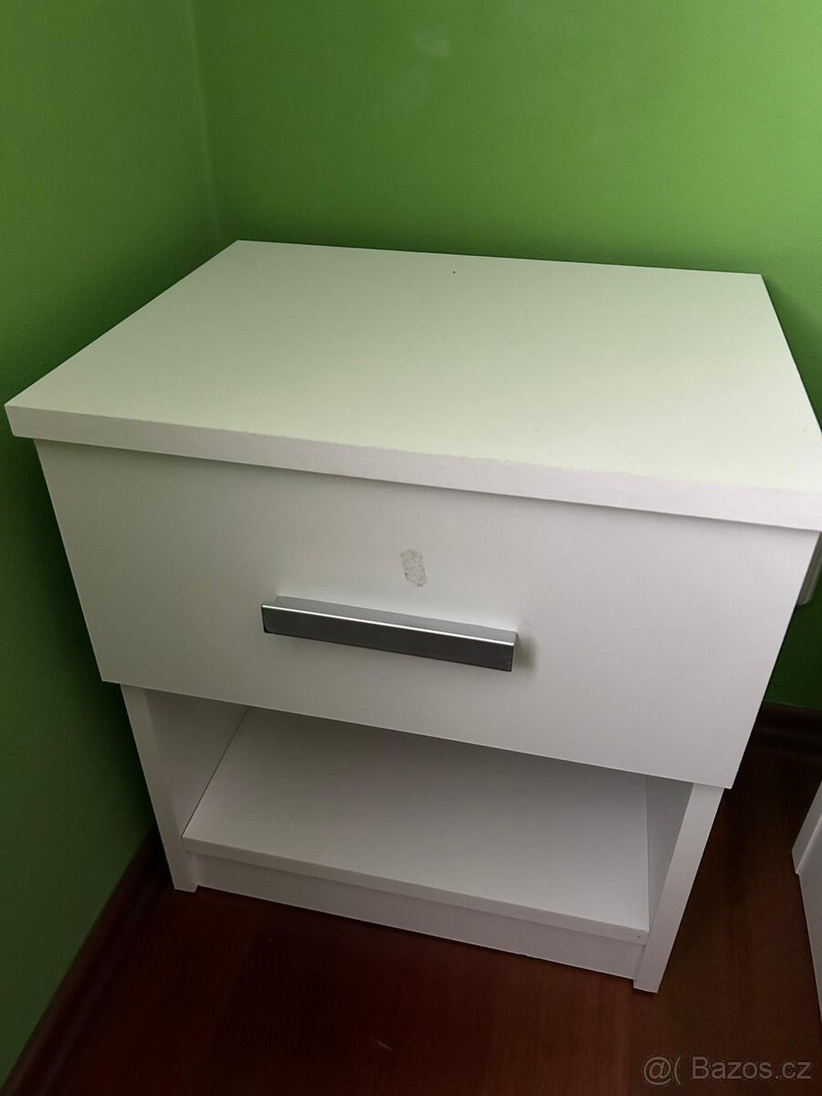 Postel,noční stolky,komoda - 3