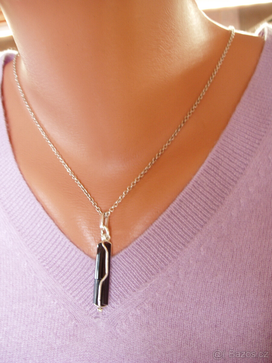 Tužkový černý turmalín ve stříbrném přívěsku z ČR - 3