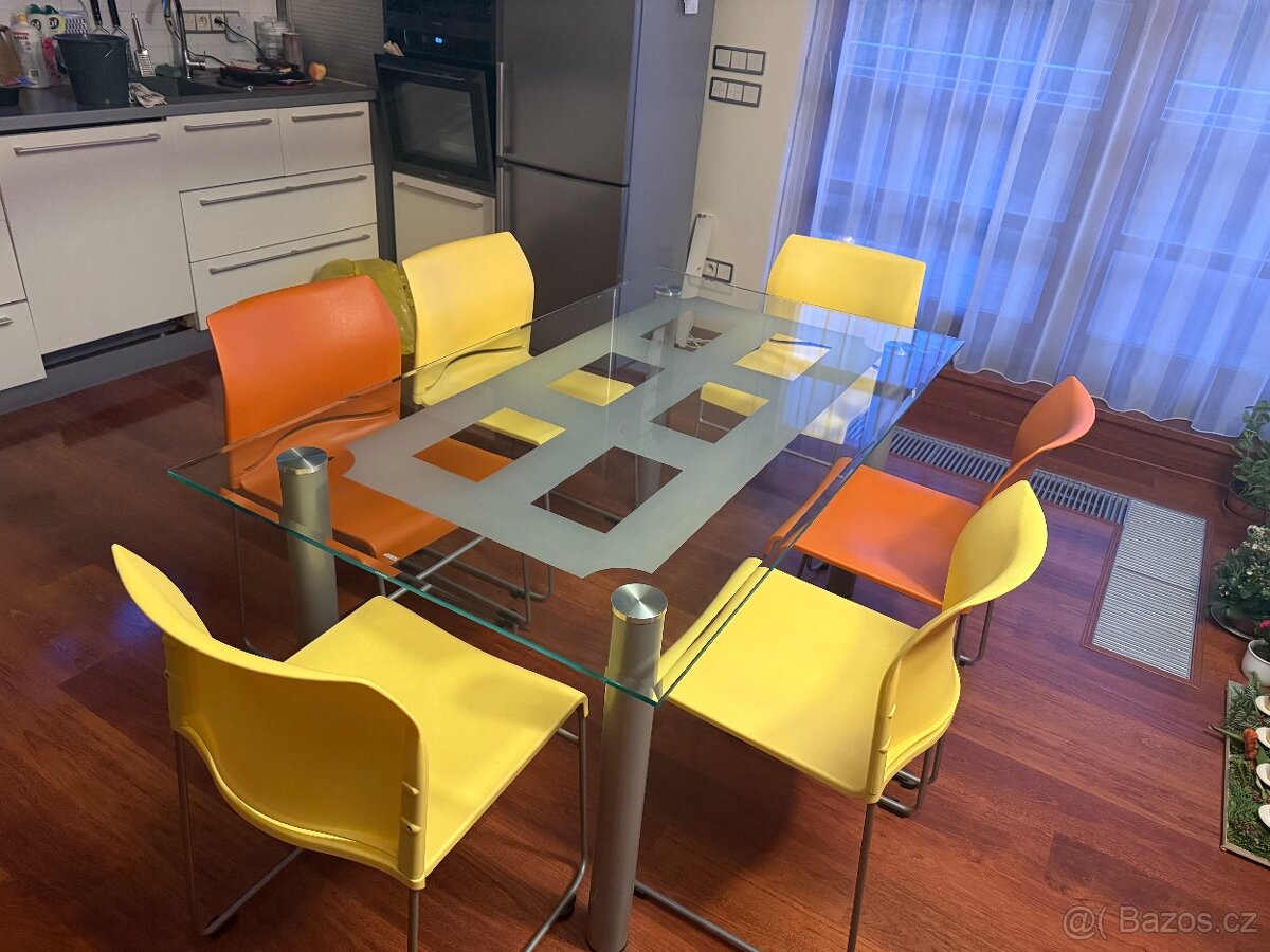 Prodám stůl + 6 židlí - 3