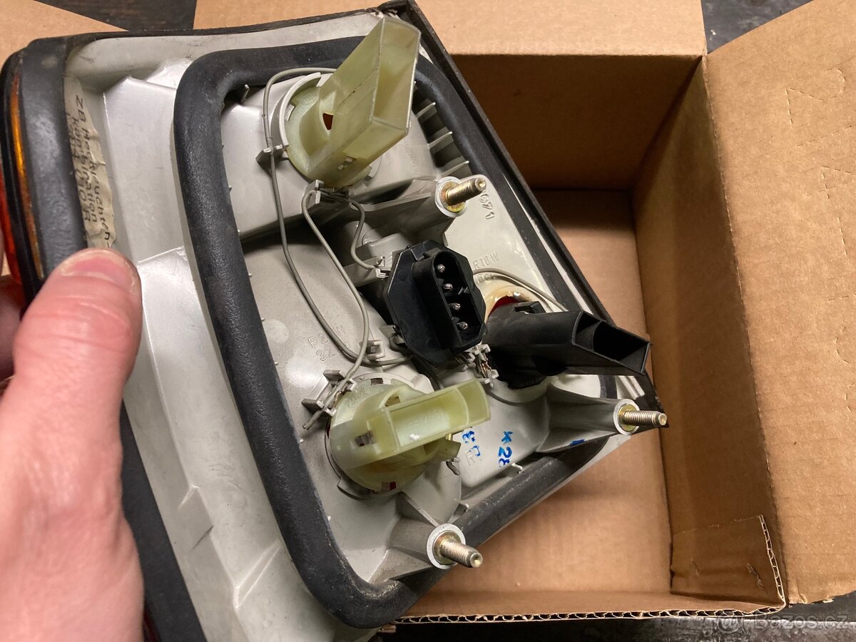 BMW E34 zadní pravé světlo - 3