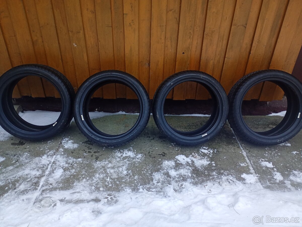 Prodám pneu 215/40 R17 - 3