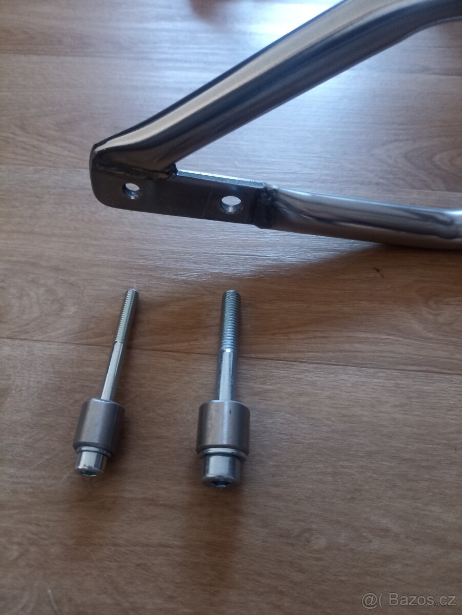 Zadní nerezový trubkový nosič na Suzuki GSX 1400 - 3