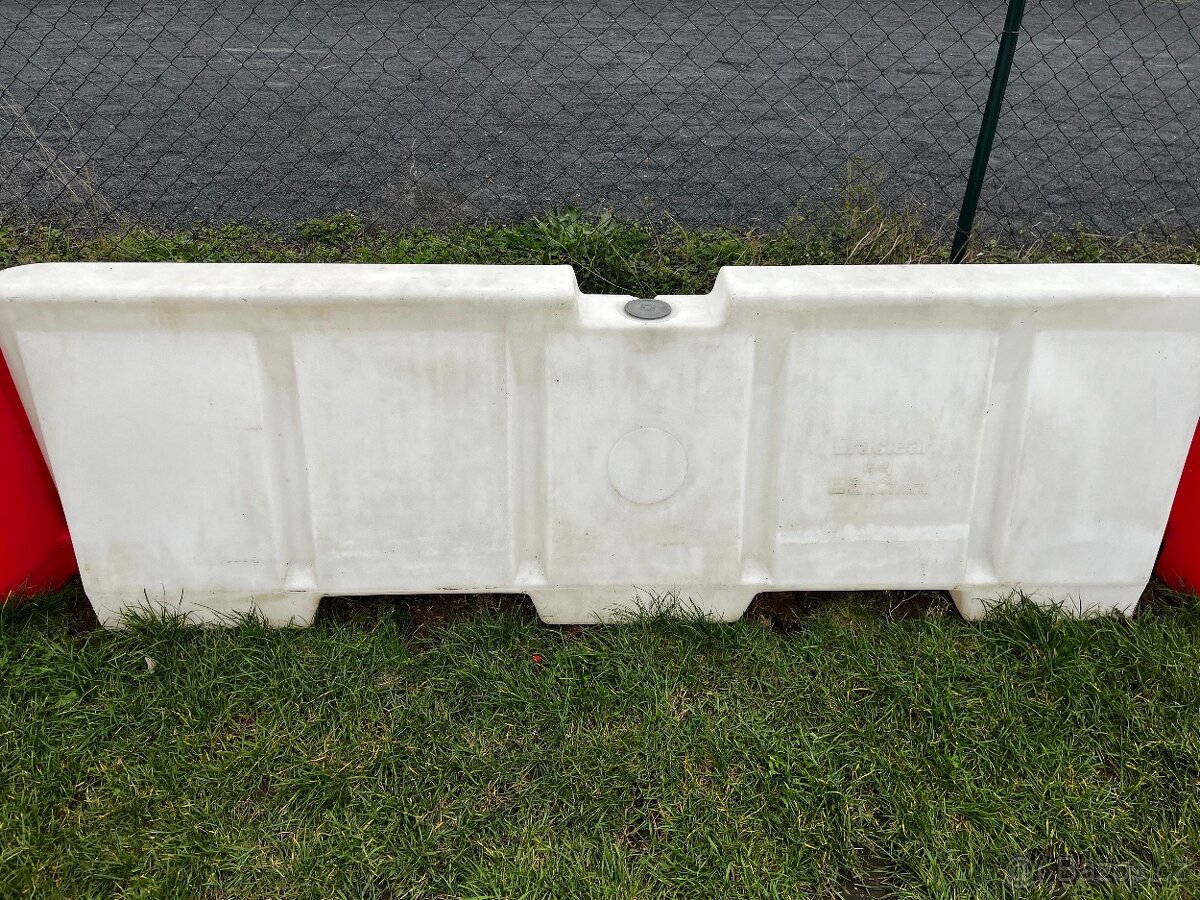 PLASTOVÁ SVODIDLA 209x40x60cm - 3