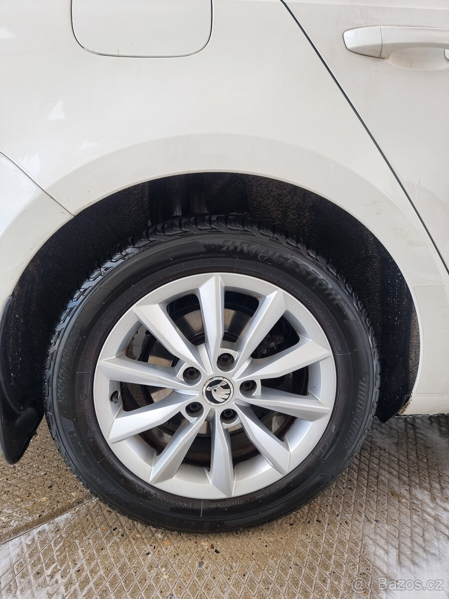 Škoda Octavia 1.4 tsi Gtec pravidelné servisy a Výborný stav - 3