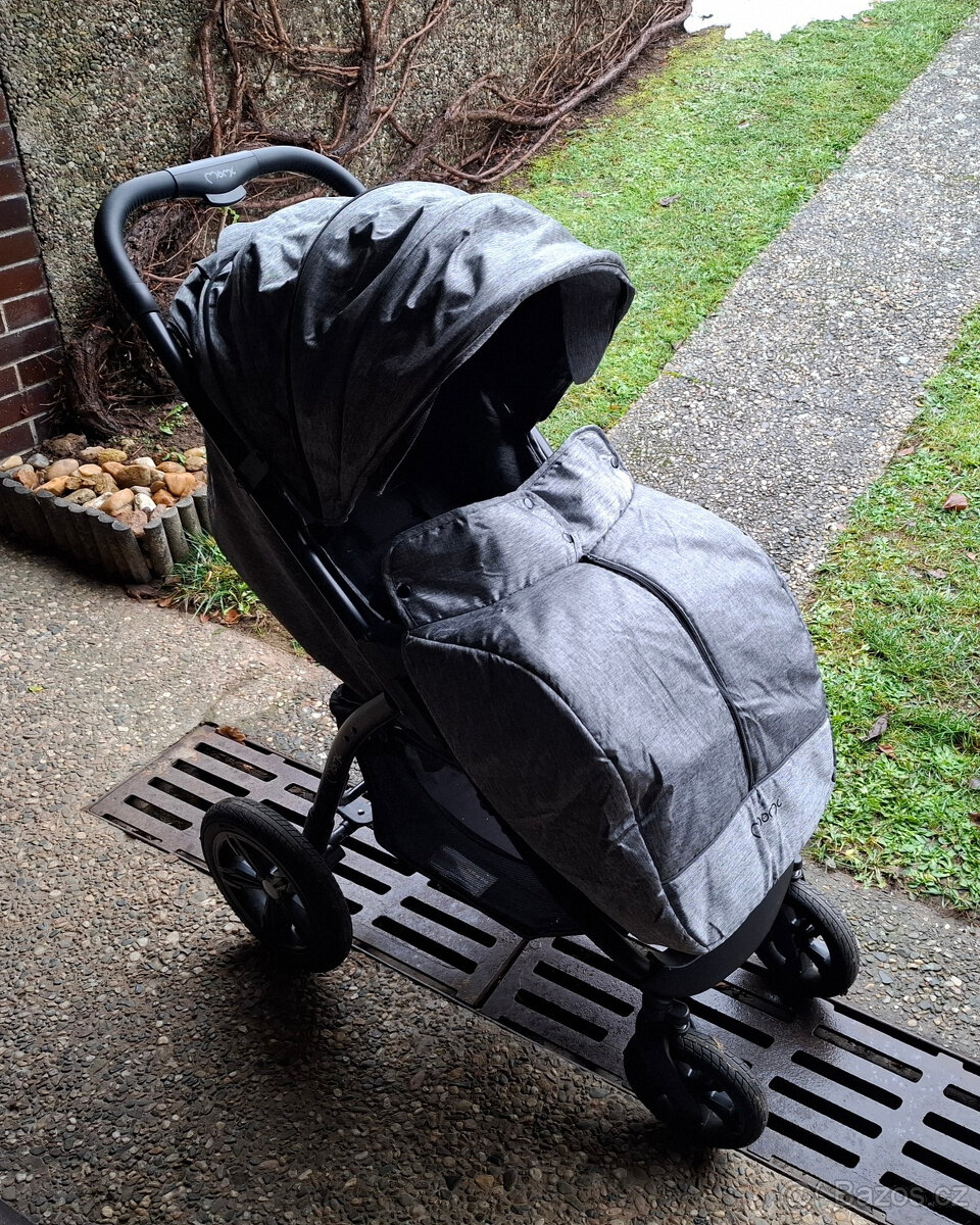 Sportovní kočárek Momi Miya EVA šedý - 3