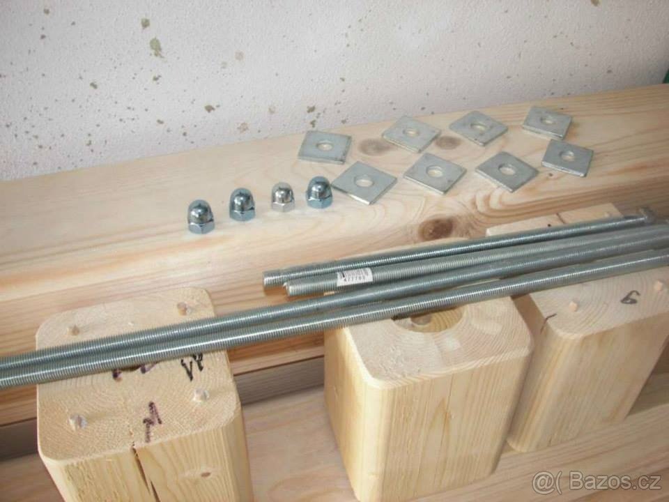 Mohutná celomasivní postel ve velikosti 180 x 200 cm - 3