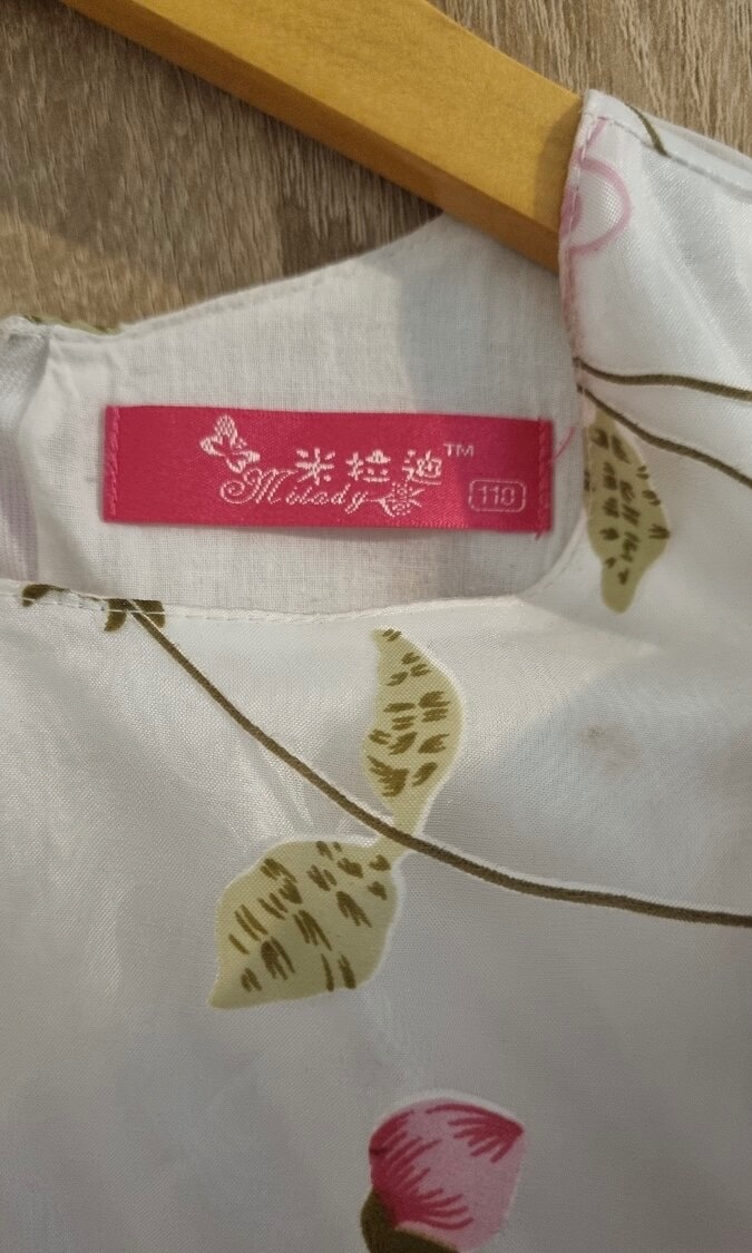 Prodá dětské šatičky vel: 110 - 3