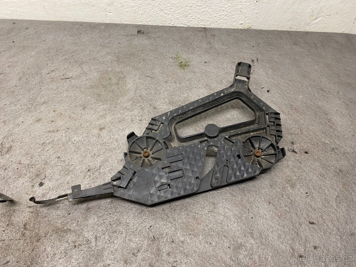 ŠKODA OCTAVIA 2 2004-2008 - DRŽÁKY PŘEDNÍCH SVĚTEL - 3