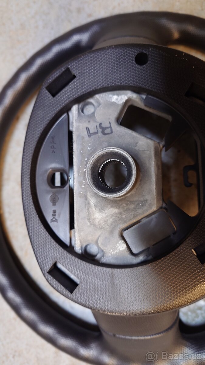 Volant Nissan Micra K12 - 3