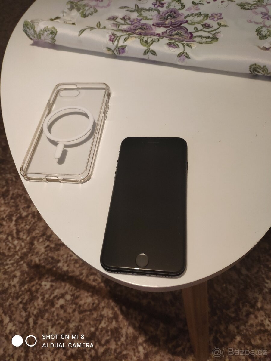 Prodám iPhone SE 2020 - 3