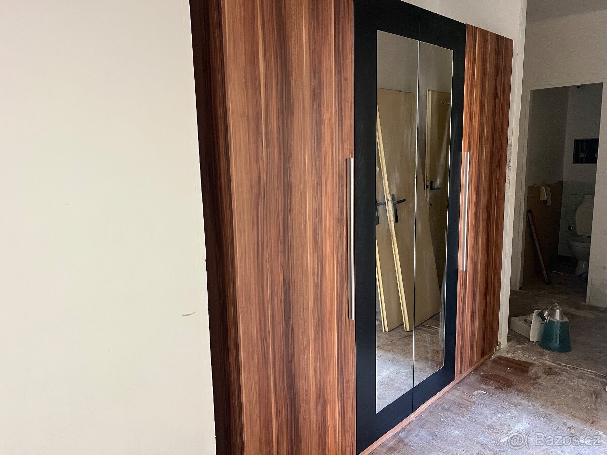 Šatní skříň - 3