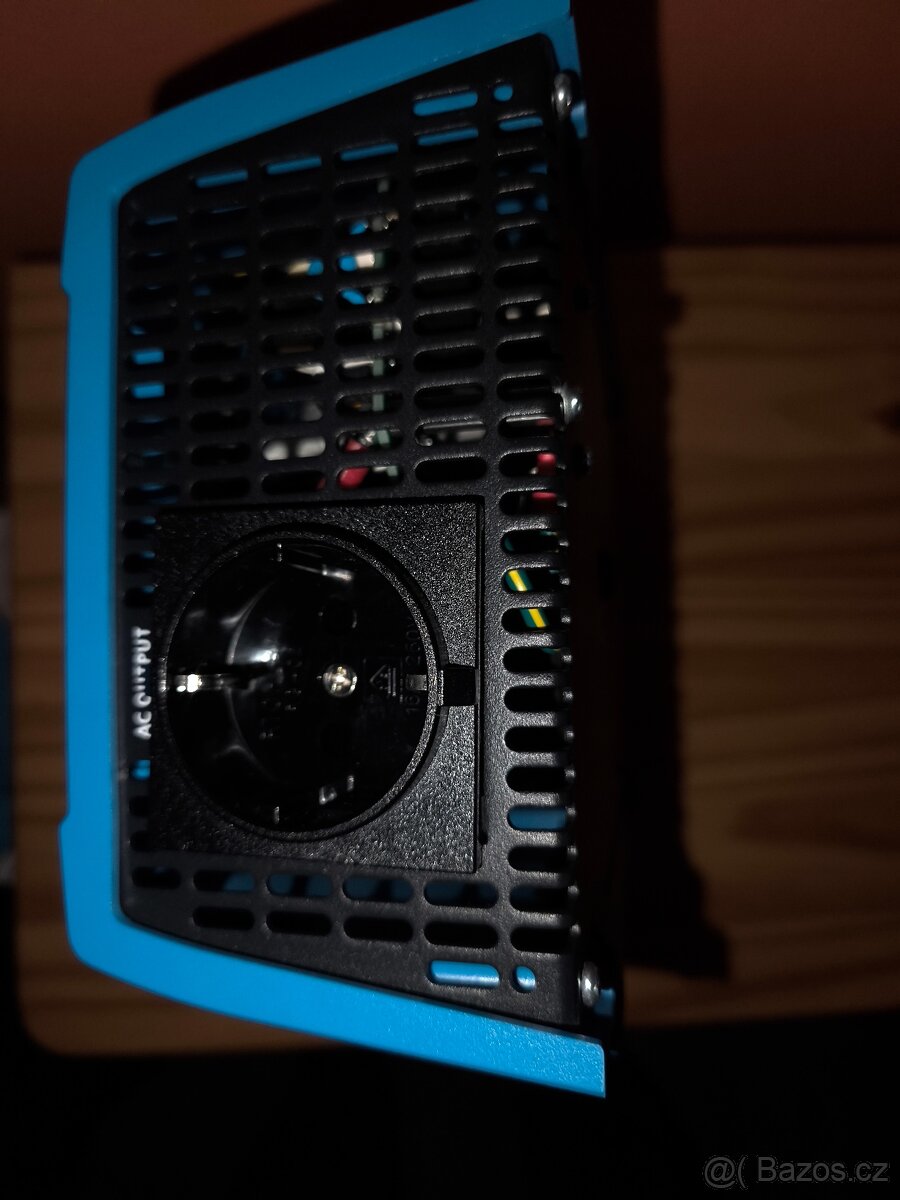 Prodám měnič napětí Victron energy phoenix 12/230v 500va - 3