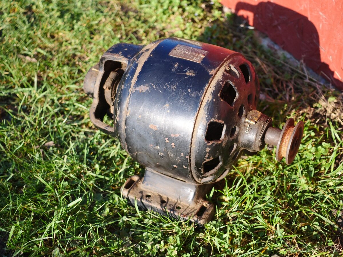 Historický elektromotor marelli malý výstavní - 3