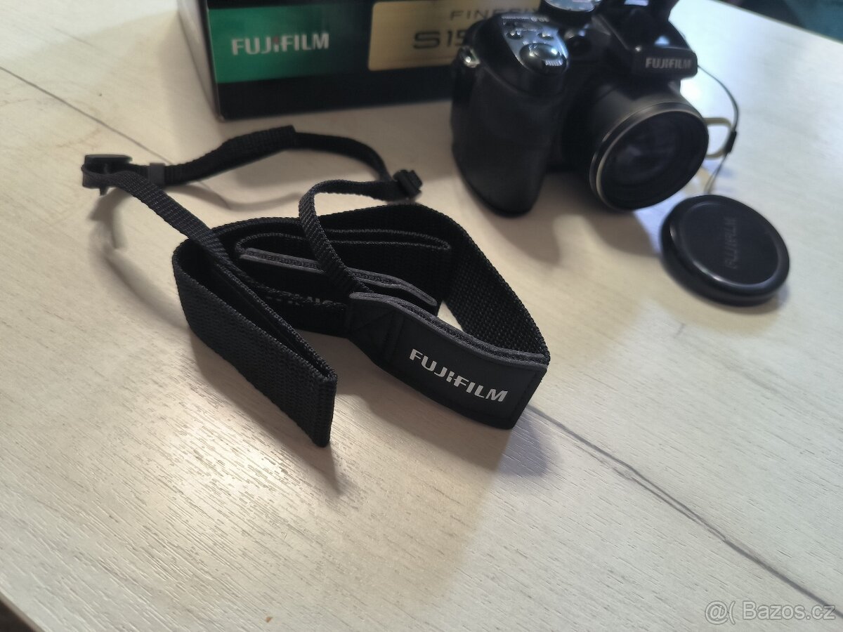 Fuji FinePix S1500 - 3