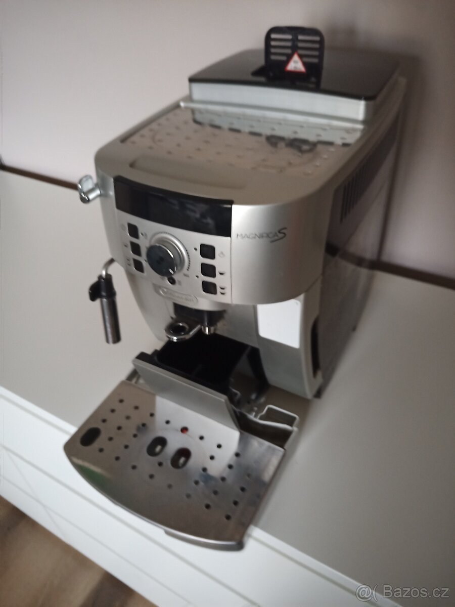DeLonghi Magnifica 22110 SB - 3