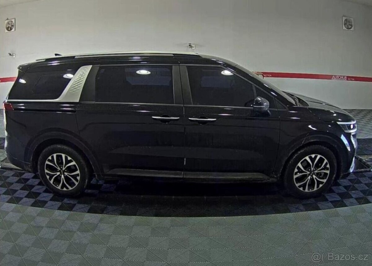 Kia Carnival 2.2-9 MÍST-VŮZ NA CESTĚ - 3