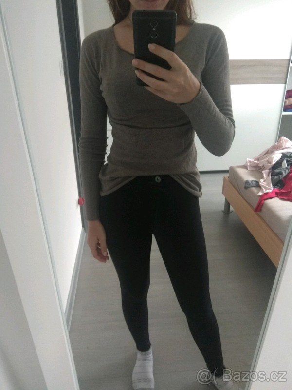 šedý svetr - 3