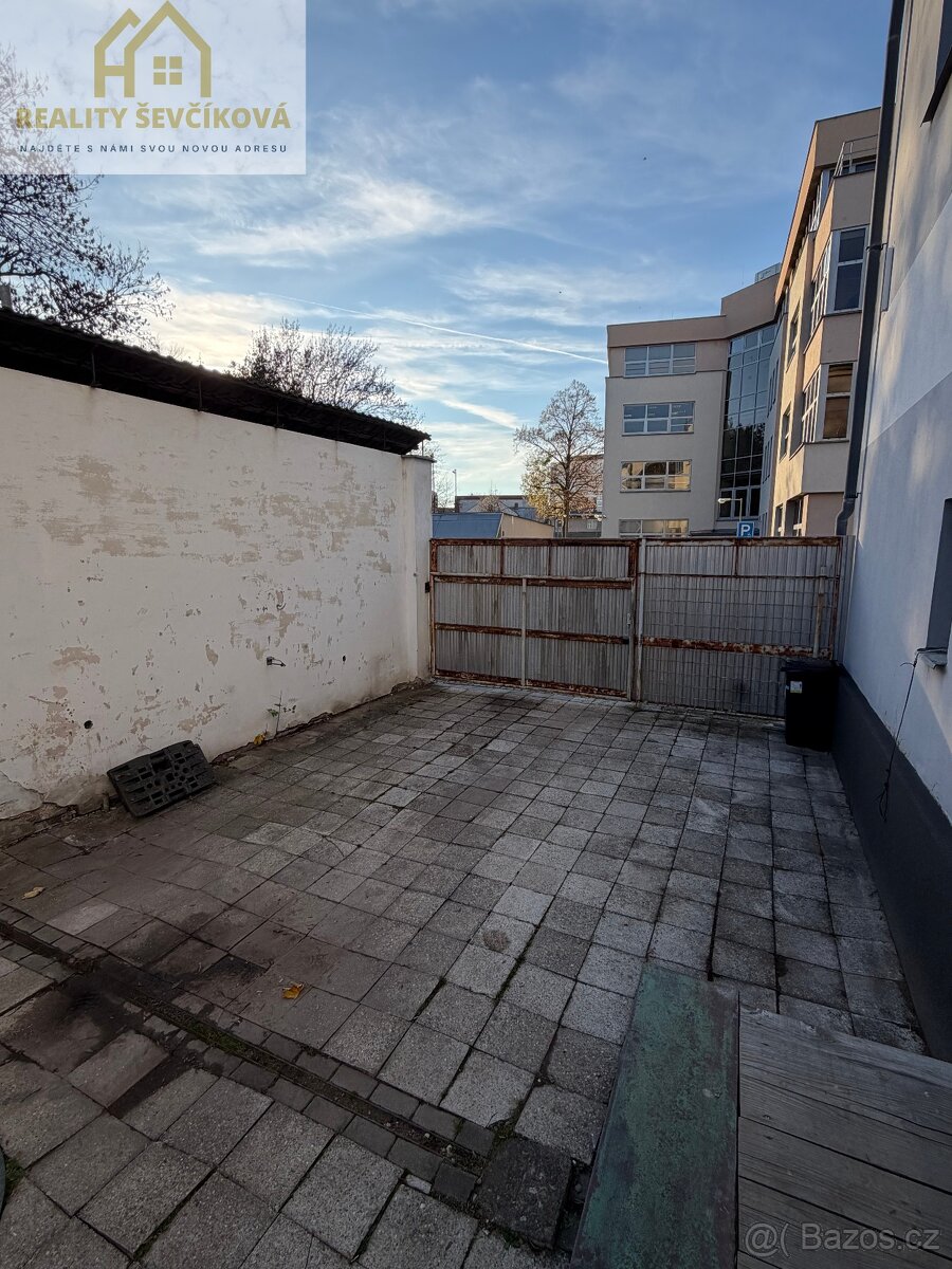 Pronájem obchodního prostoru 127 m² + zpevněná plocha 70 m² - 3