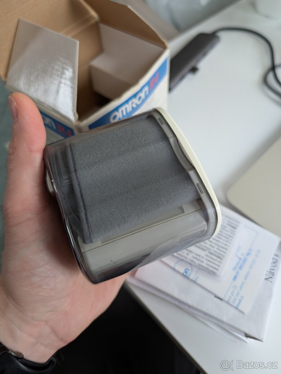 Omron R4 - Tlakomer na zapesti - 3