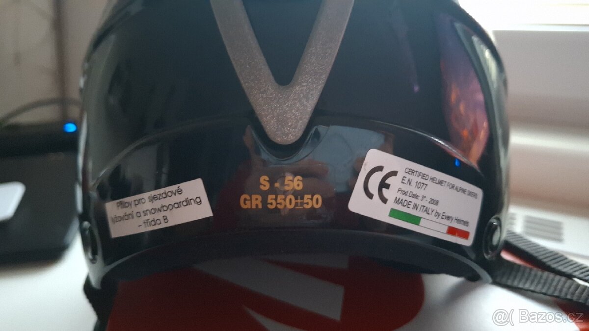 Černá lyžařská helma - 3