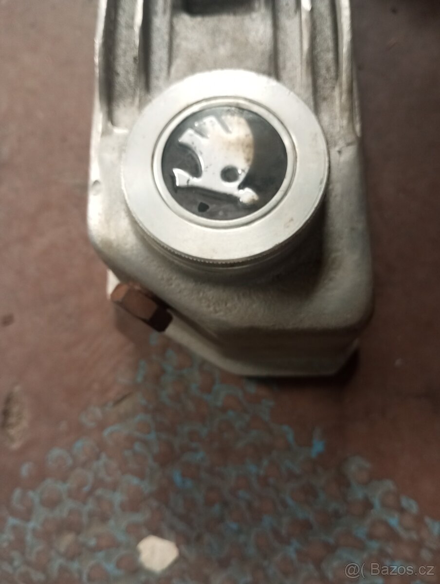 Víko ventilů škoda 130 ventilové víko dobová vybava - 3