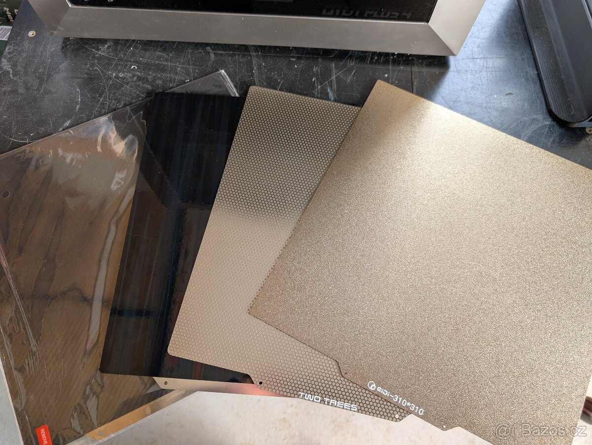 Qidi Plus 4 + spousta příslušenství - 3