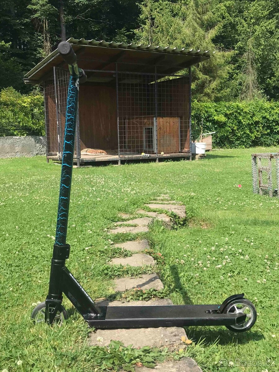 Freestyle koloběžka CRISP Blaster | BLACK-BLUE CRACKING - 3