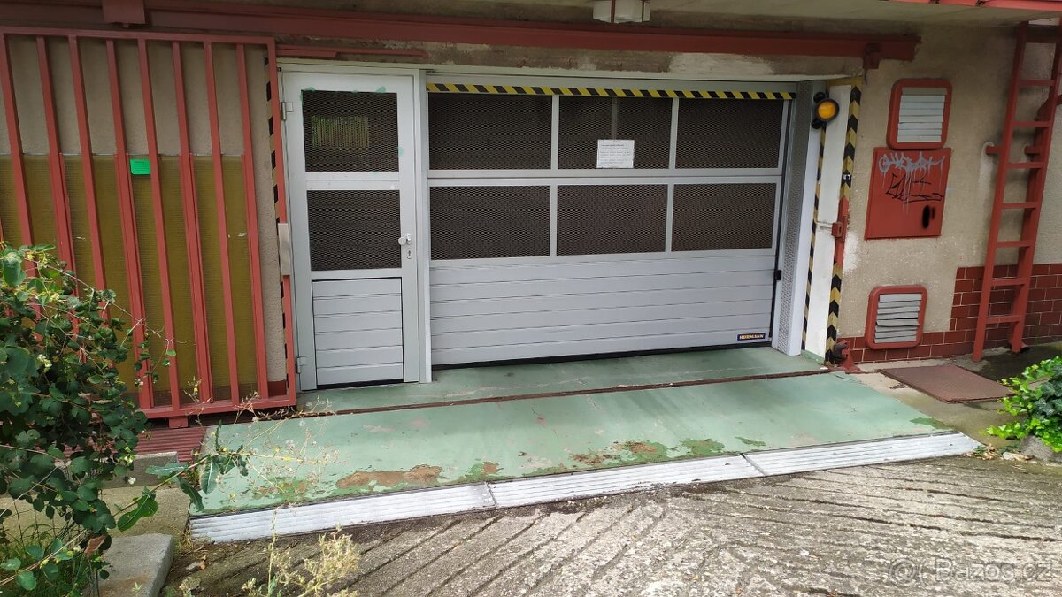 Garáž k pronájmu na Olšanském nám, Praha 3 - 3