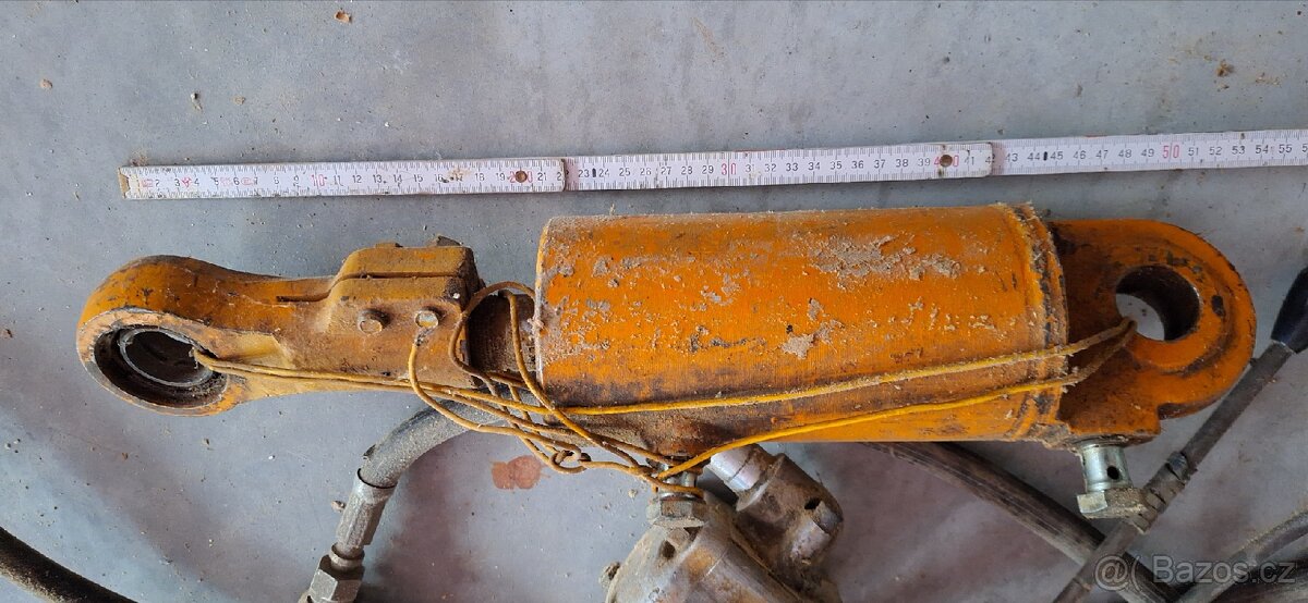 Hydraulická pístnice s čerpadlem a ovládáním - 3