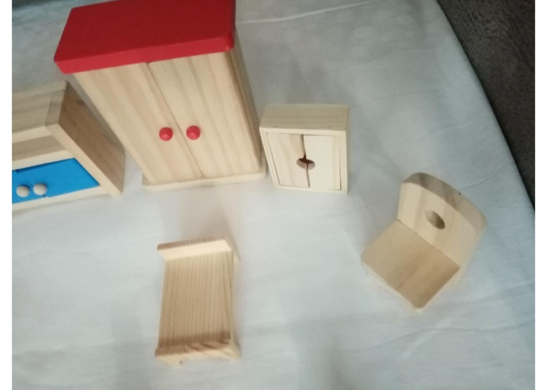 Dřevěný nábytek pro panenky - 3