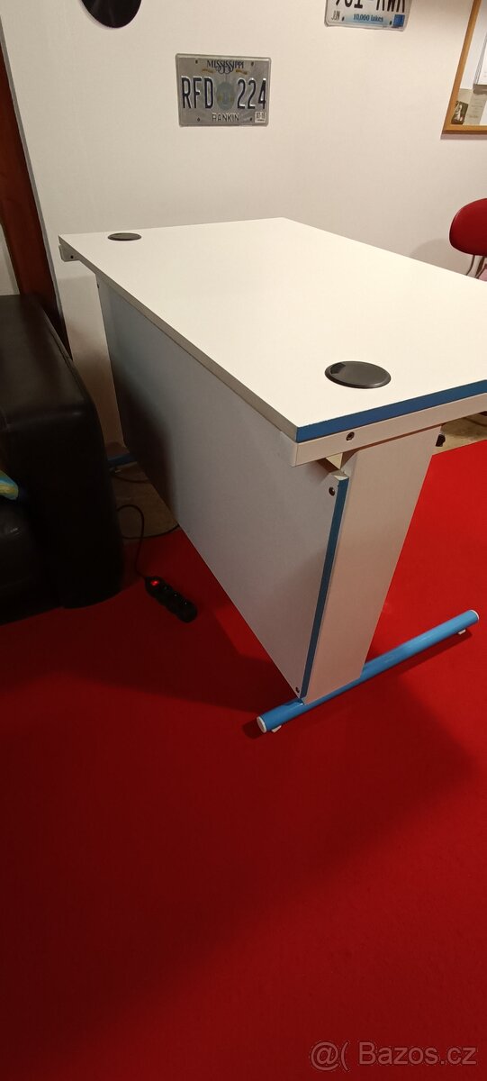 Pracovní stůl - 3