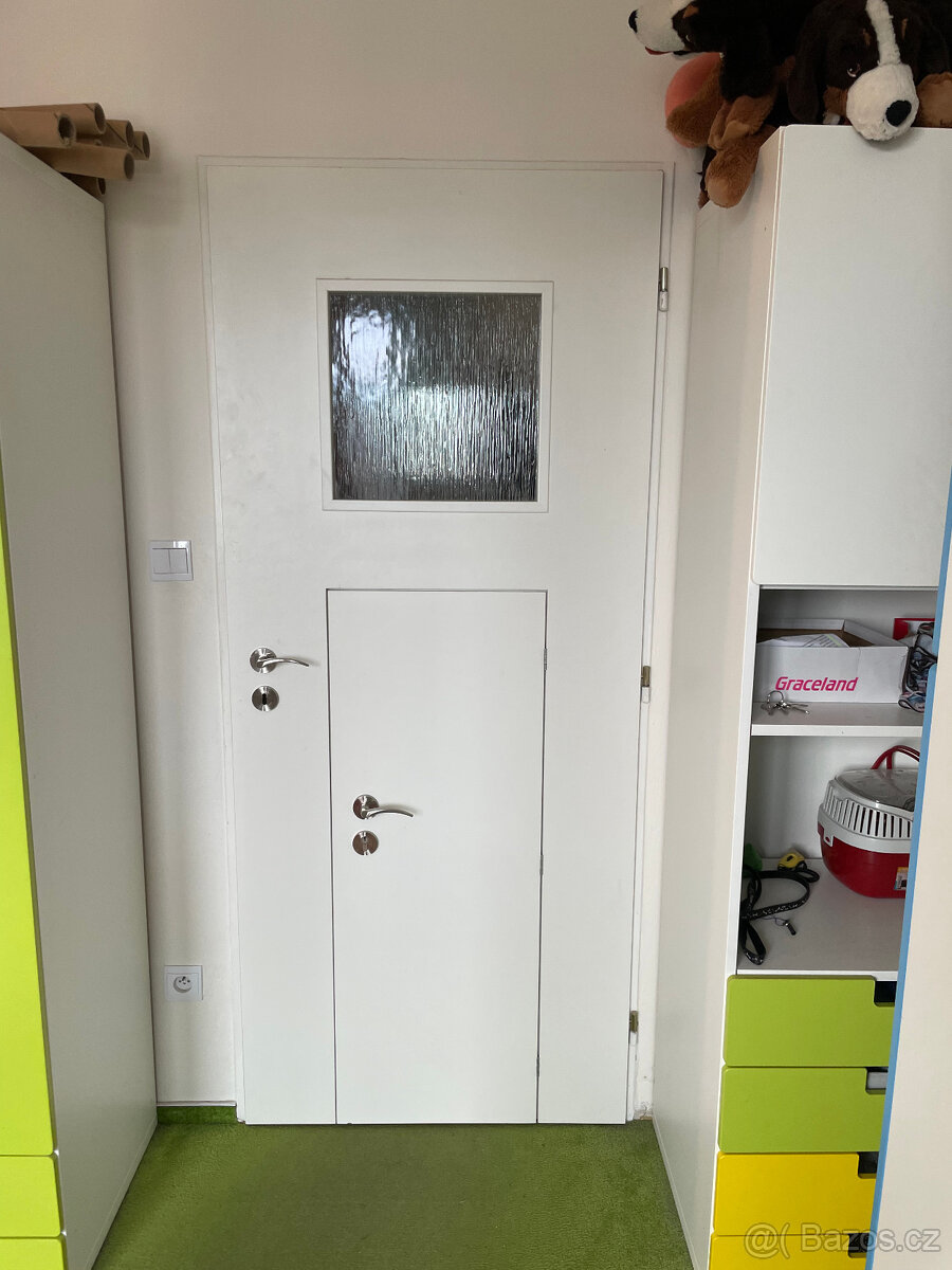 Dveře do dětského pokoje s malými dvířky - 3