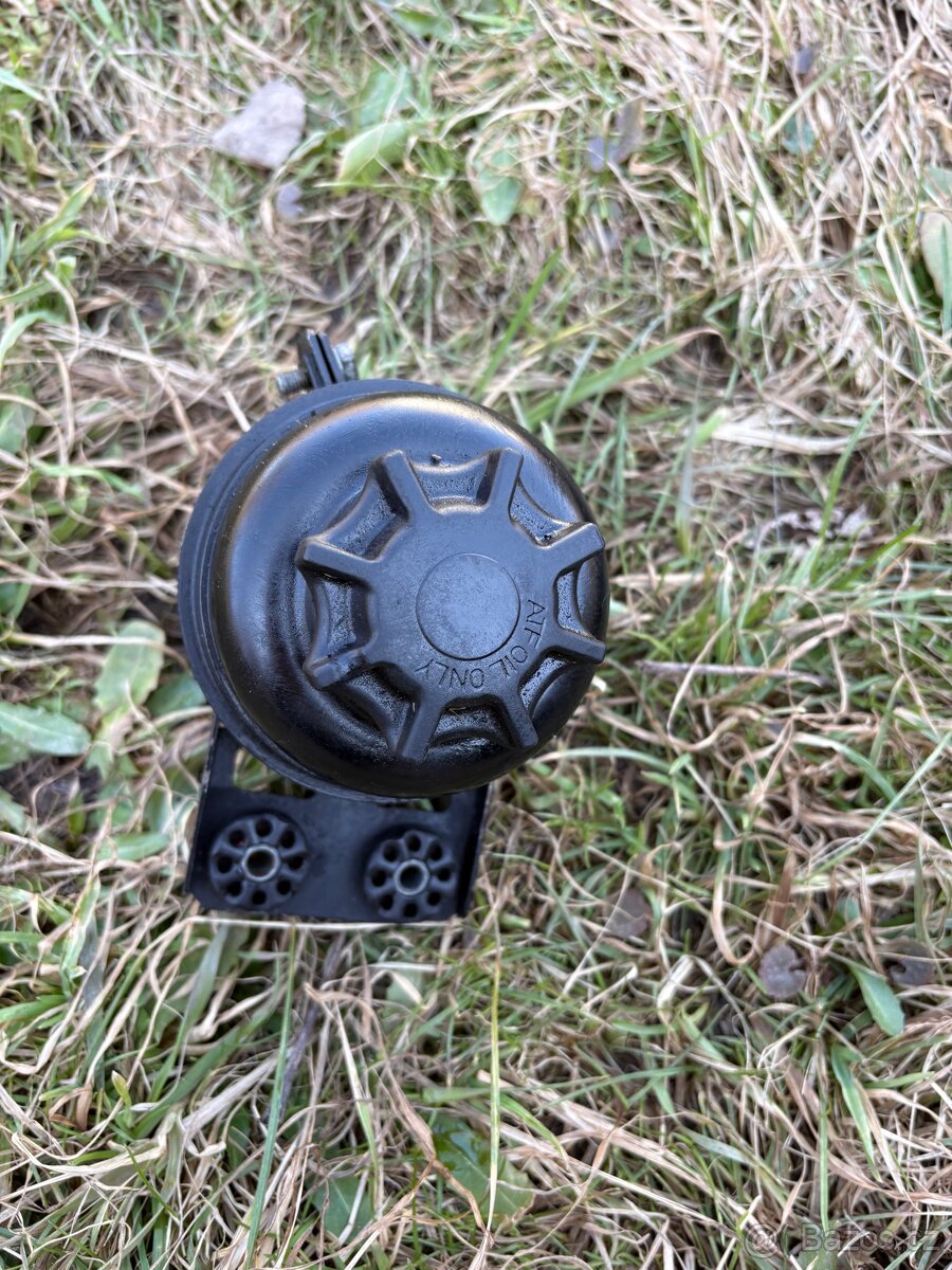 Servo nádobka BMW E90 - 3