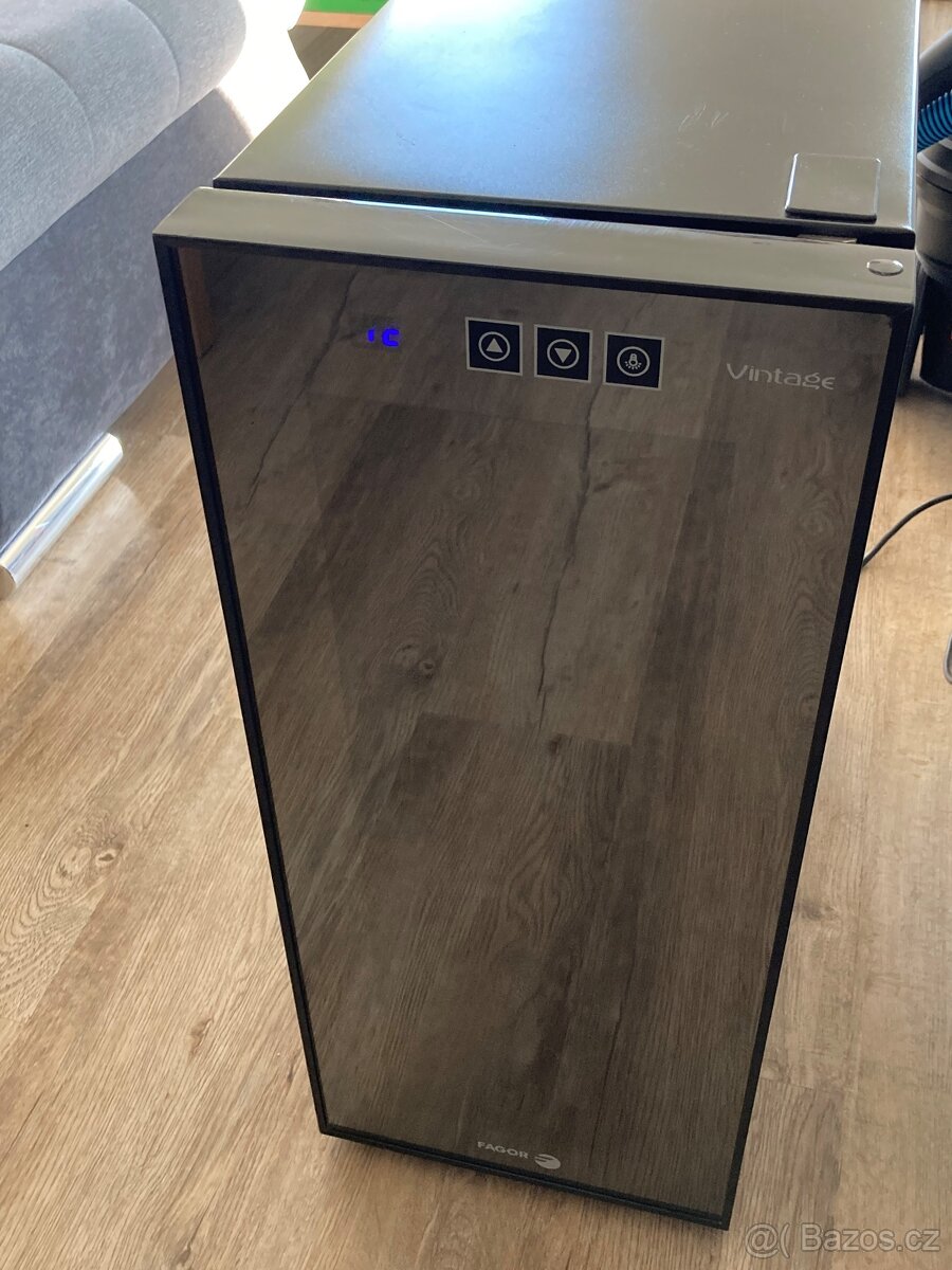 Vinotéka Fagor na 12 lahví - 3