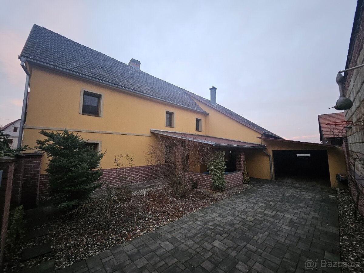 Prodej domu v obci Holany přímo u vody - 3