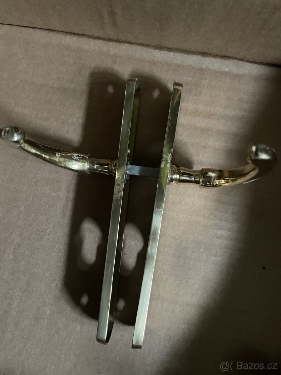 mosazné kliky se štítama - 3