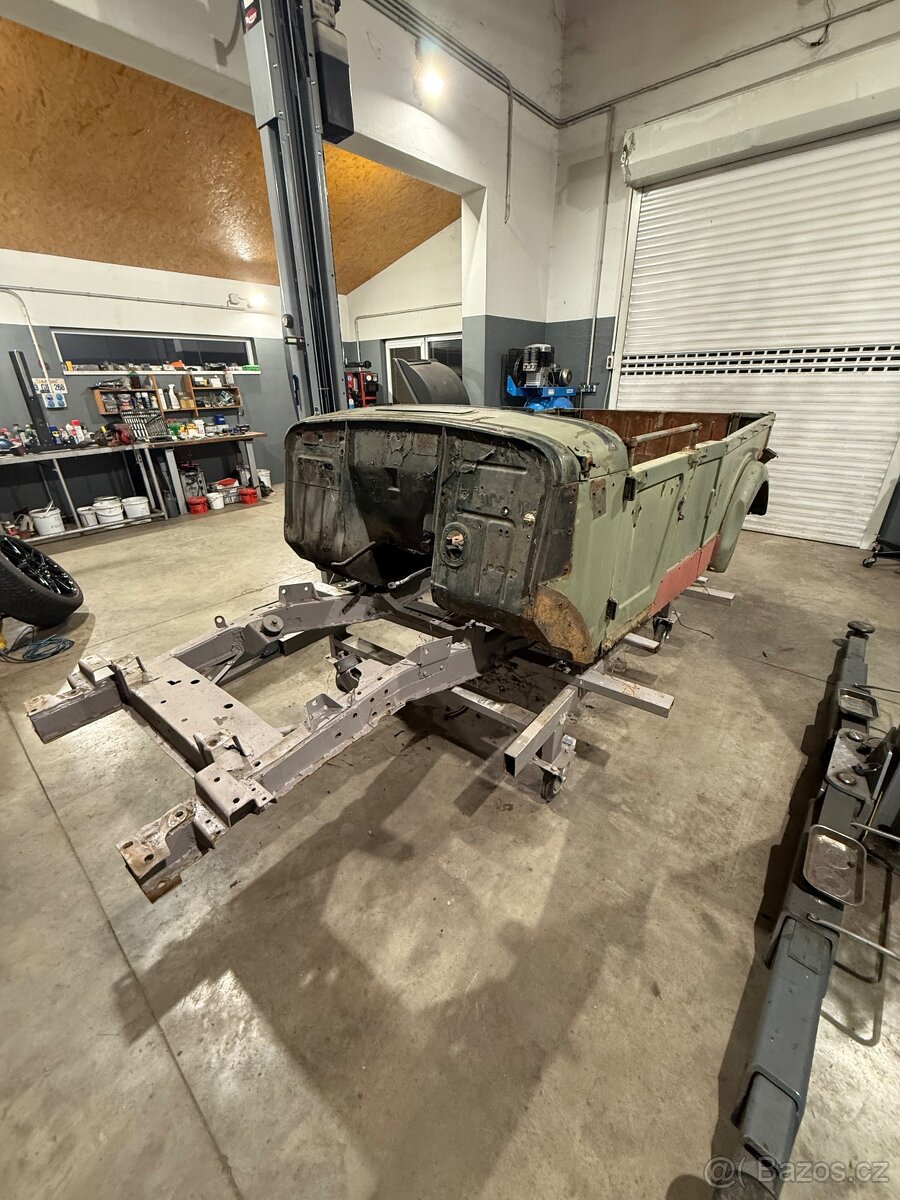 Predám zosilneny rám GAZ 69 A karosériu - 3
