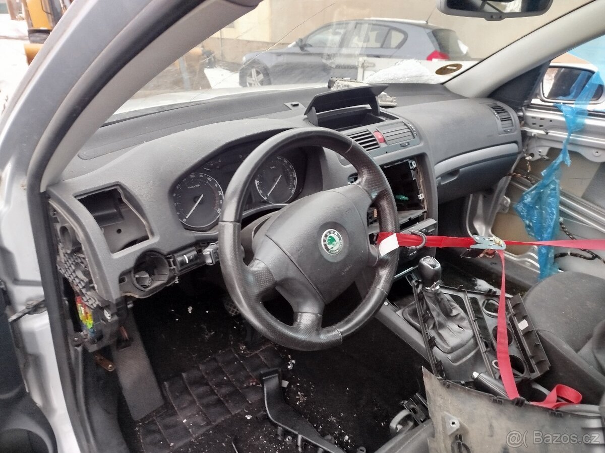 Škoda Octavia 2 combi 2.0 TDI - náhradní díly z vozu - 3