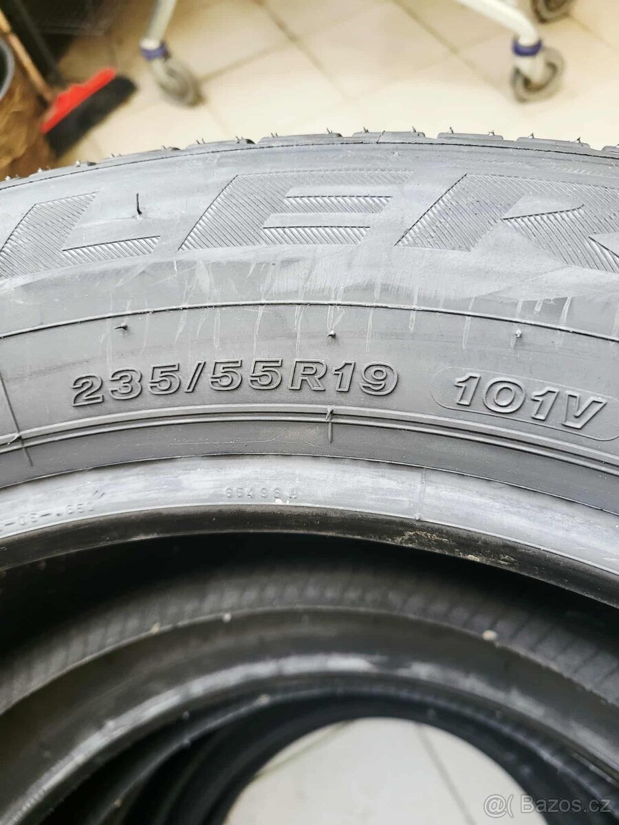 Letni Bridgestone 235/55/19 - 3