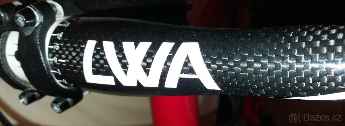 Hmotnost jen 9,5 kg / 6,0 kg, Carbon sedlovka+Karbon řidítka - 3