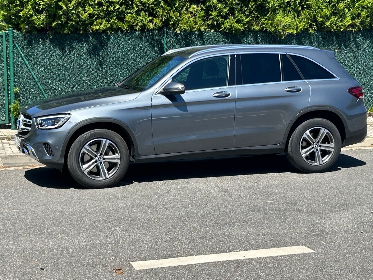 Mercedes-Benz GLC 300 195kw 4MATIC 9g r.v. 2019 ČR 1maj DPH