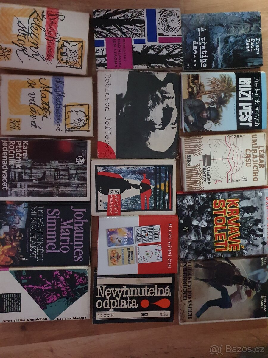 Set více než 150 knih - 3