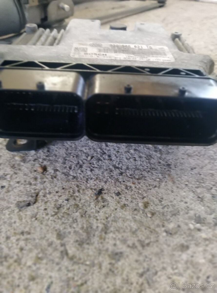 Octavia 2 řídící jednotka motoru - 3