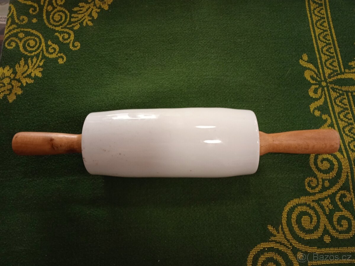 PORCELÁNOVÝ VÁLEČEK - 3