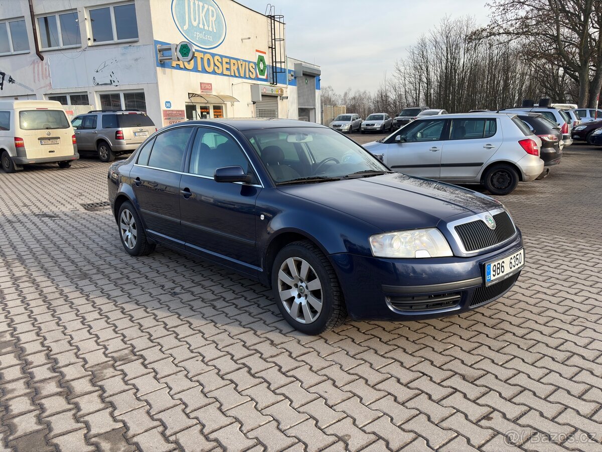 Škoda Superb 2.8 V6 benzín - 3