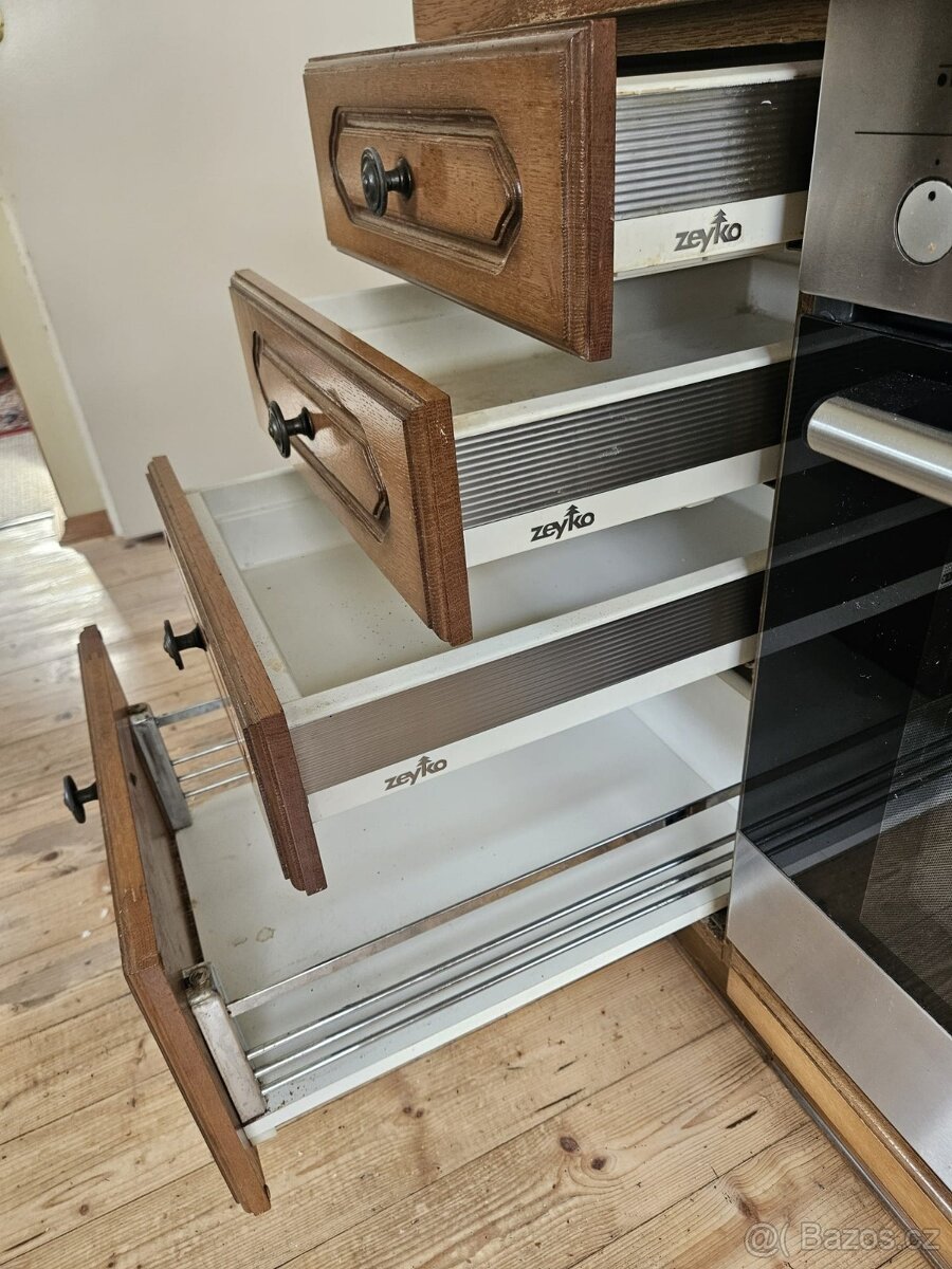 Masivní kuchyňská linka z Německa se spotřebiči - 3