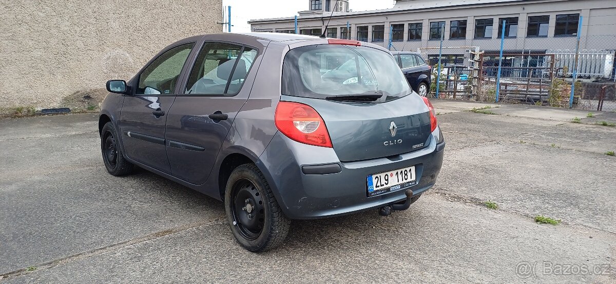 Renault Clio, 1.2i 48kW KLIMA Ojeté, 6/2007, 156 540 km - 3