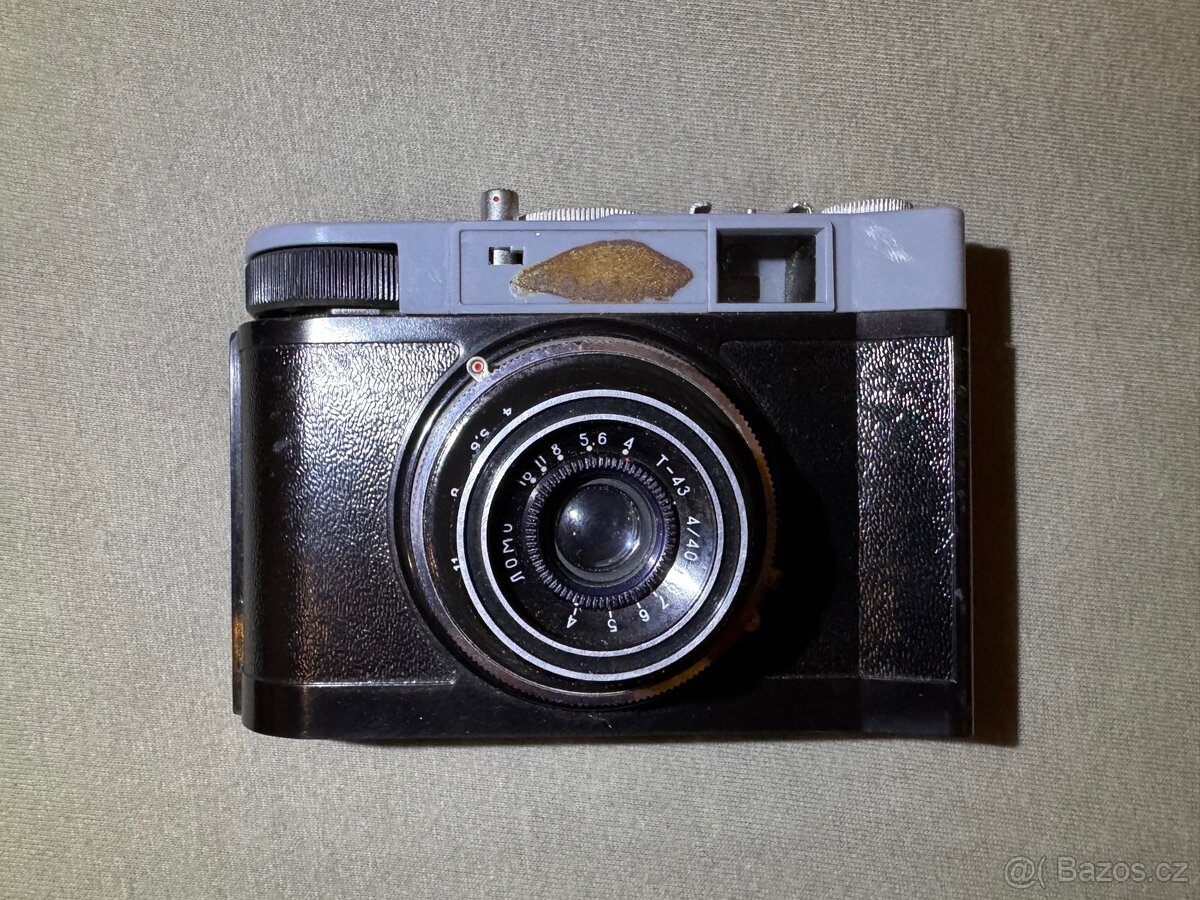 Starý retro sovětský fotoaparát OMO - 3