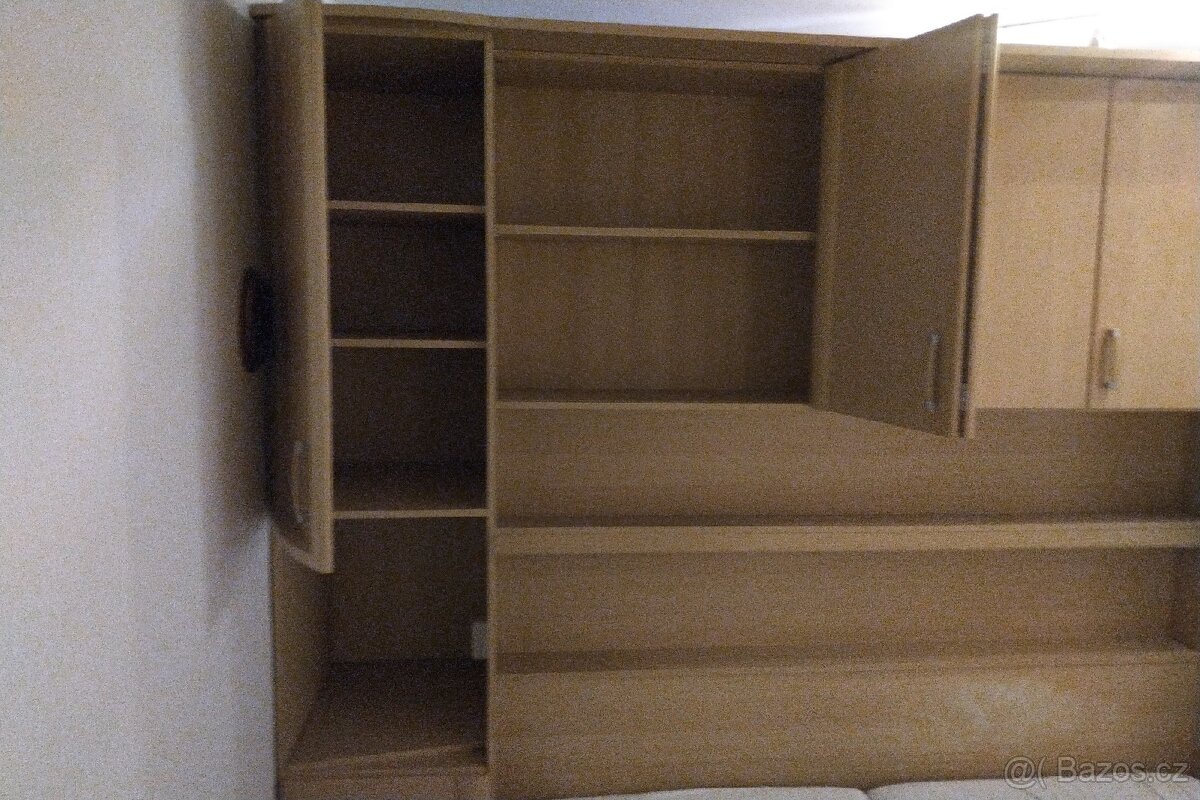 Manzelska postel se stenou - 3